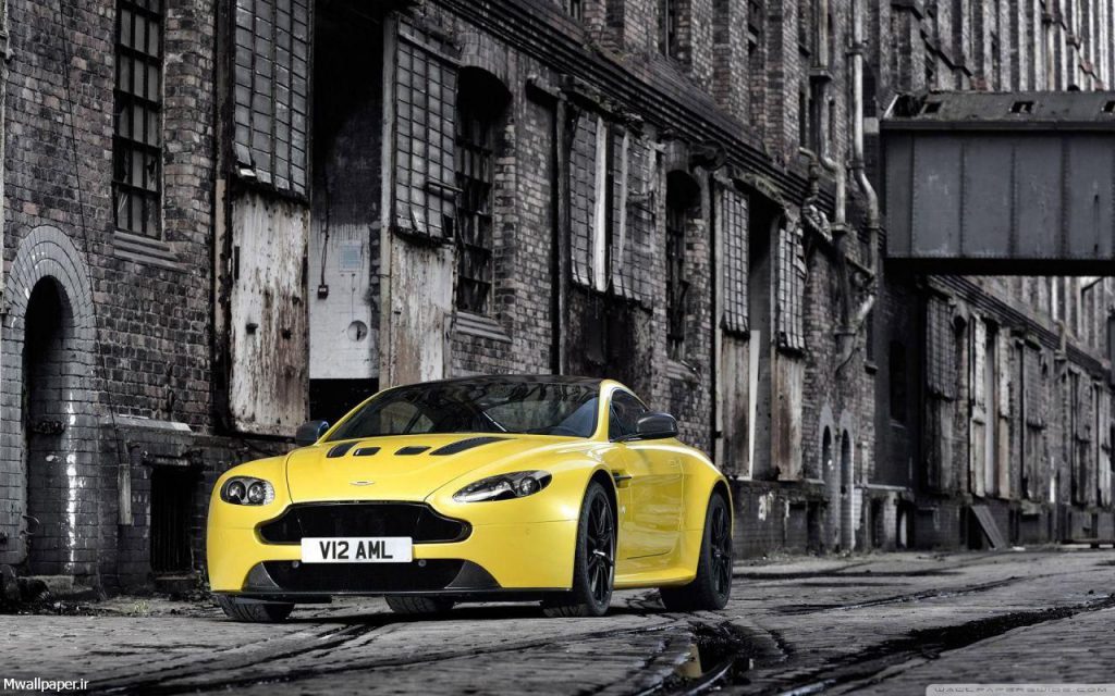 عکس ماشین استون مارتین vantage رنگ زرد