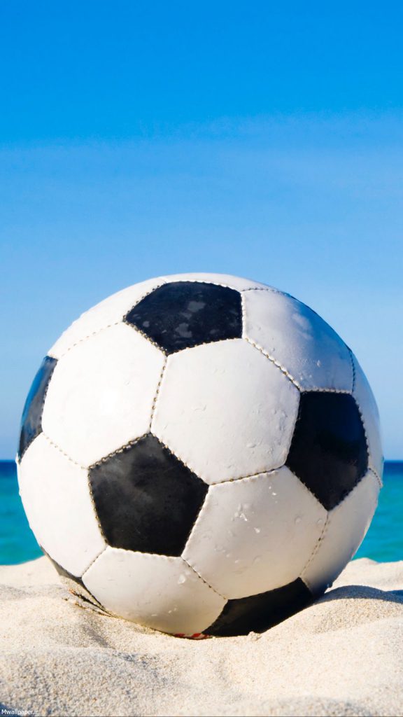بک گراند گوشی توپ فوتبال در ساحل