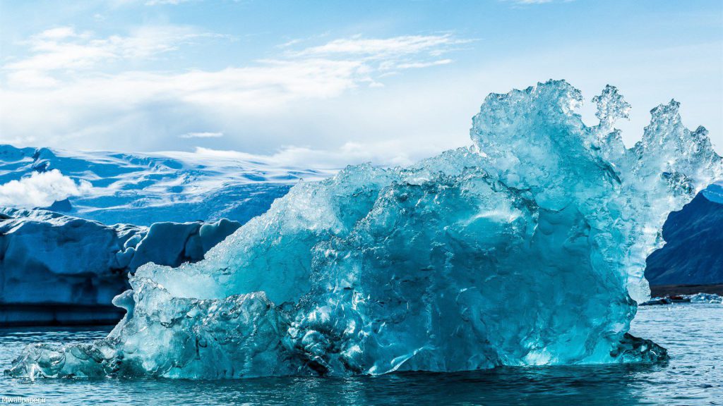 عکس کوه یخی بزرگ