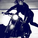 عکس دختر موتورسوار برای بک گراند موبایل