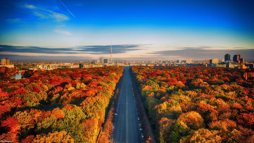 جاده زیبای پاییزی