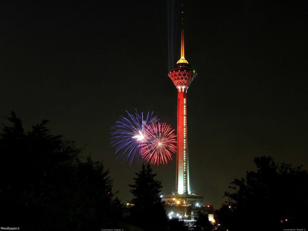 عکس نورپردازی برج میلاد