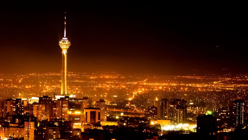 نمای زیبای برج میلاد در شب تهران