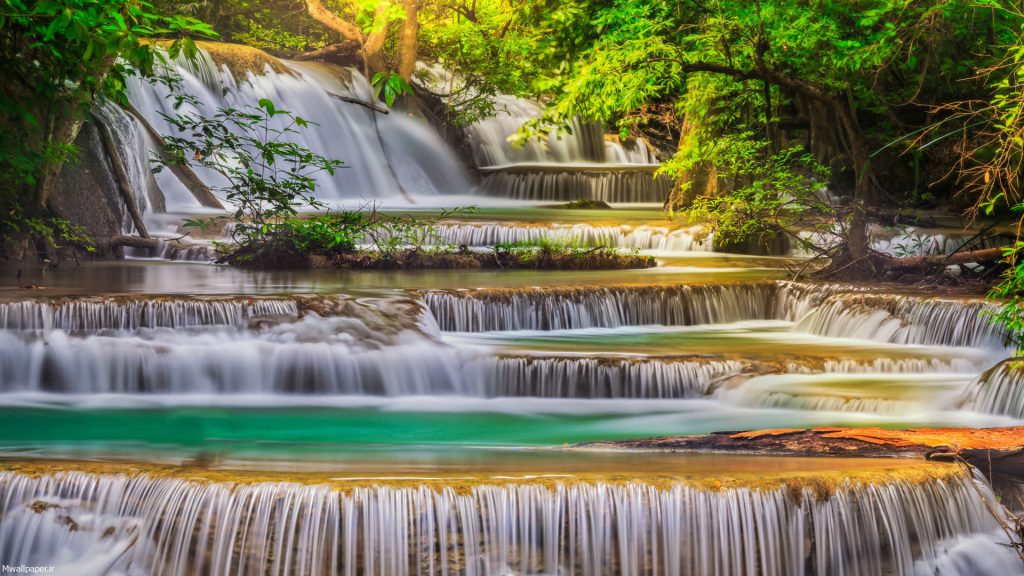 والپیپر آبشارهای چشم نواز در فصل بهار