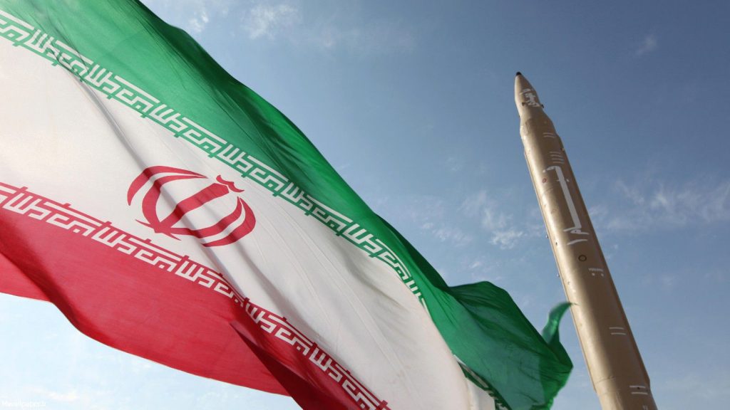 والپیپر پرچم ایران در کنار موشک و قدرت نظامی