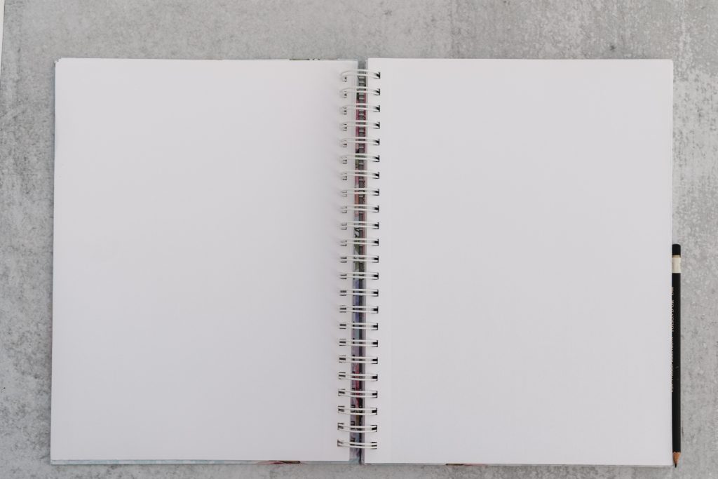 بک گراند دفترچه سفید برای نوشتن متن