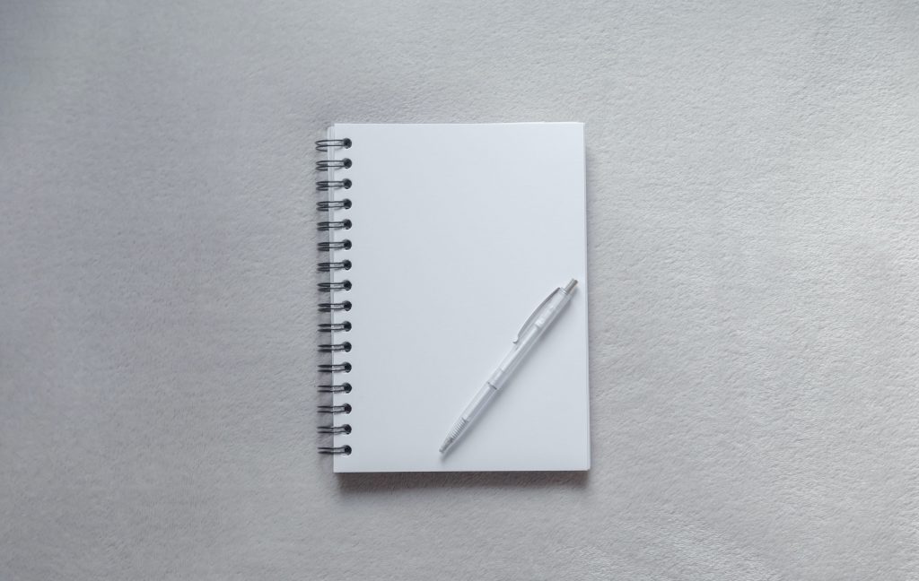 پس زمینه سفید ساده دفترچه