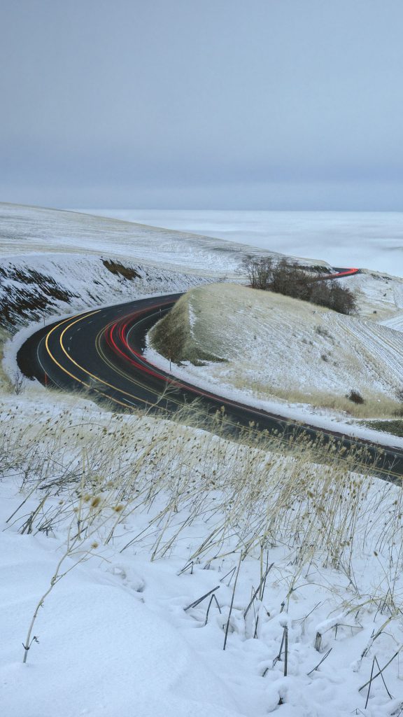 عکس با کیفیت جاده زمستانی برای پس زمینه موبایل