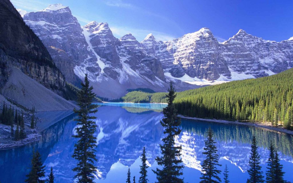 عکس باکیفیت دریاچه و کوهستان برفی