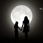 بک گراند دختر و مادر زیر نور ماه