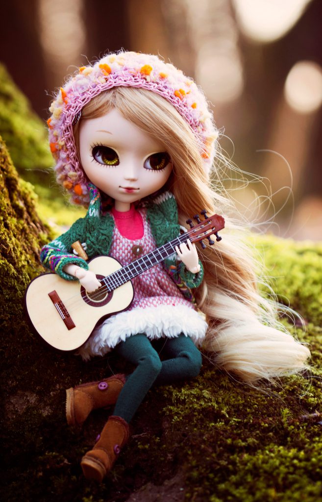 والپیپر عروسک دختر گیتار زن