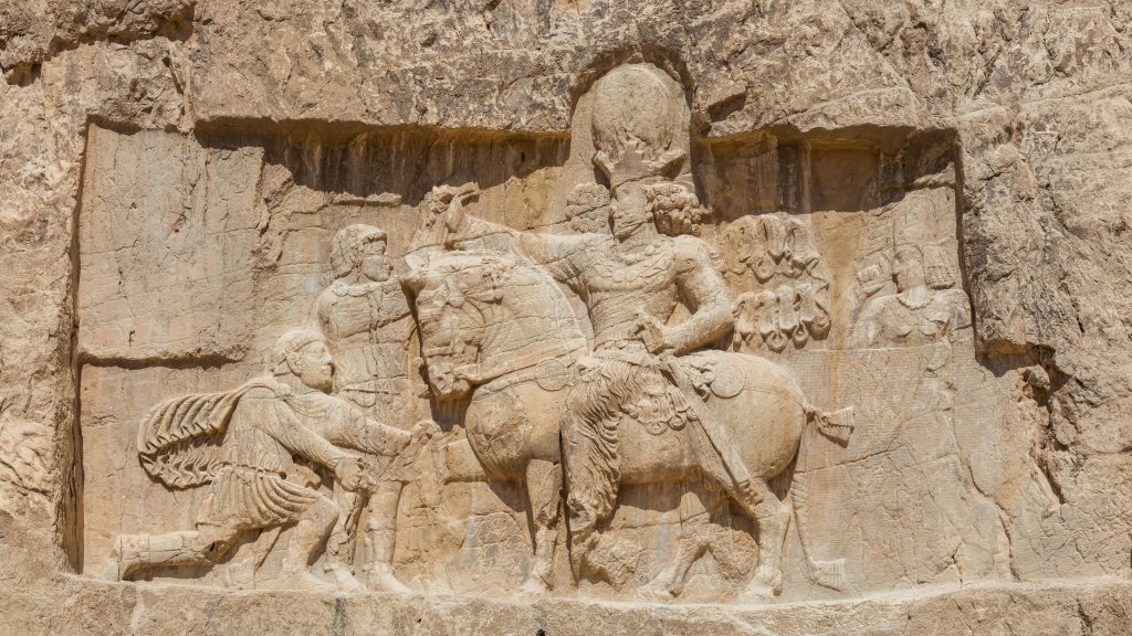 عکس باکیفیت زانو زدن پادشاه روم در مقابل شاه ایران