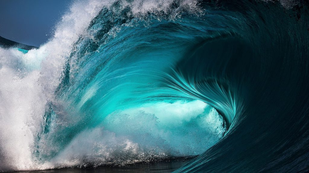 عکس امواج دریا با کیفیت رنگ آبی و فیروزه ای جذاب و انرژی بخش